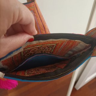 Bolso de hombro étnico bordado
