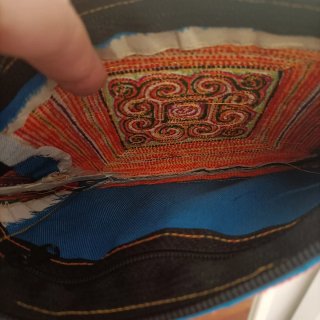 Bolso de hombro étnico bordado