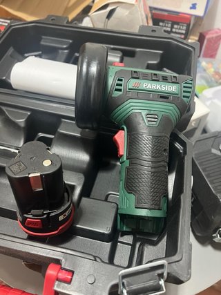 Smerigliatrice Parkside 12V con batteria