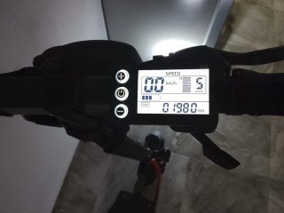Monopattino elettrico nero
