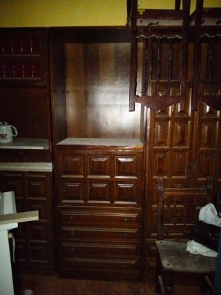 Mueble de habitación: cama y armario