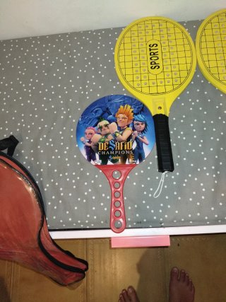 Raquetas de tenis amarillas con funda
