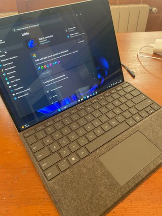 Microsoft Surface Pro X 237GB + Teclado + Cargador