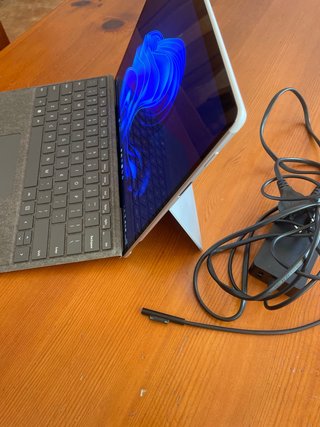 Microsoft Surface Pro X 237GB + Teclado + Cargador