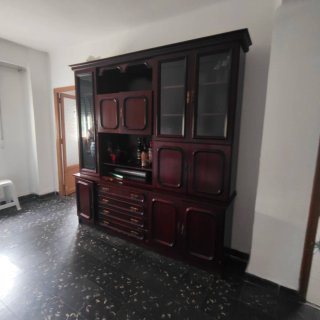 Mueble de comedor madera y cristal