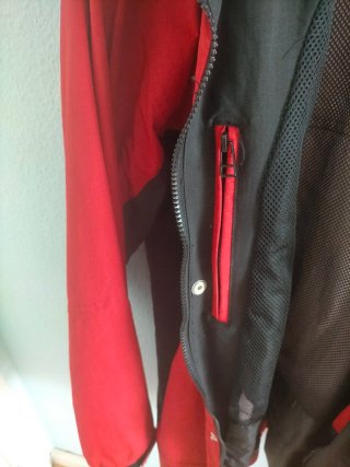 Chaqueta Biaggini Talla L Roja y Negra