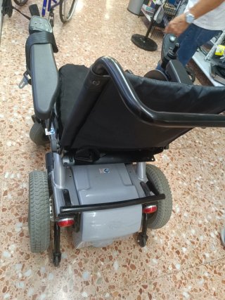 Sedia a rotelle elettrica