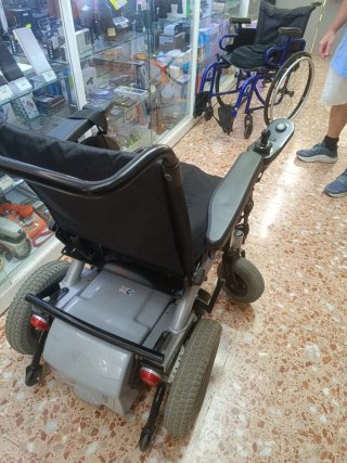 Sedia a rotelle elettrica