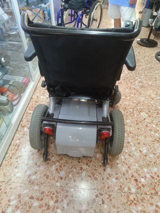 Sedia a rotelle elettrica