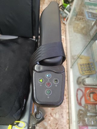 Sedia a rotelle elettrica