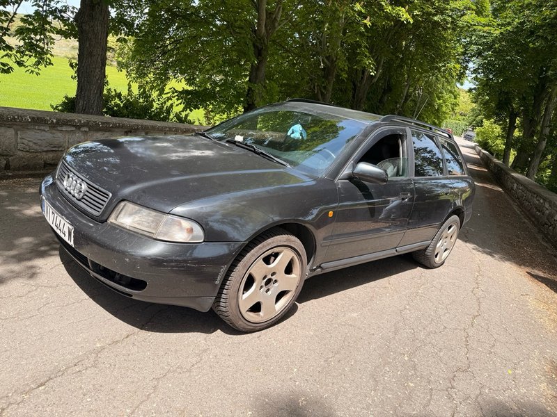 Audi A4 1.9 TDI - foto 1