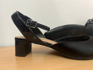 Zapatos de tacón Zara negros - nuevo sin etiquetas