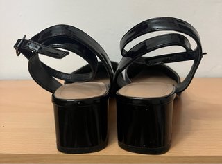 Zapatos de tacón Zara negros - nuevo sin etiquetas