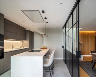 Cocina modular madera y mármol