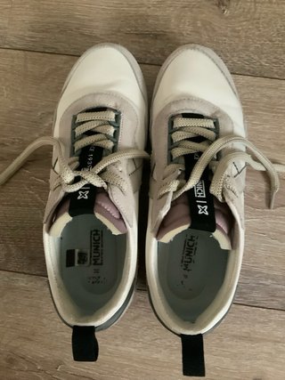 Zapatillas Munich grises y blancas