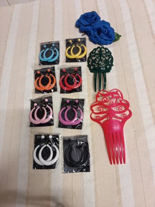 Pendientes y peinetas flamencas