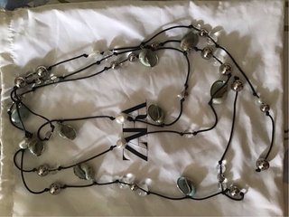 Collar Zara perlas y cuentas plateadas