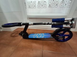 Patinete sin motor con manillar en forma de T