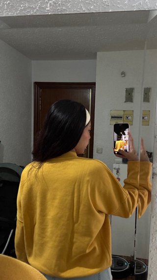 Sudadera Bershka amarilla