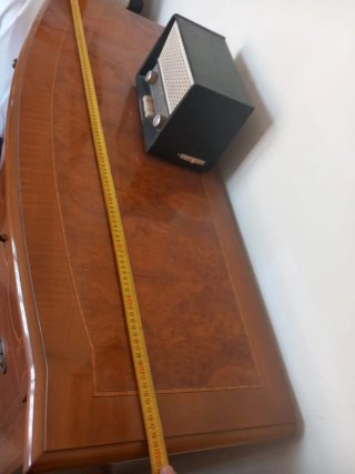Cómoda antigua con marquetería