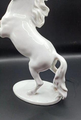 Scultura cavallo rampante firmata G. Bochmann