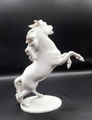 Scultura cavallo rampante firmata G. Bochmann
