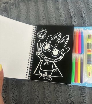 Livro colorir labubu