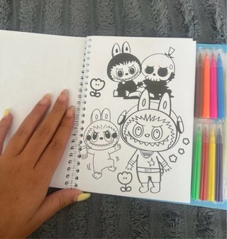 Livro colorir labubu