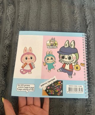 Livro colorir labubu