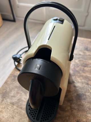 Cafetera Nespresso DeLonghi Essenza