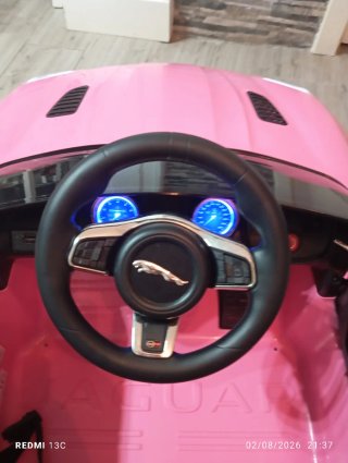 Coche eléctrico Jaguar rosa