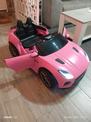Coche eléctrico Jaguar rosa