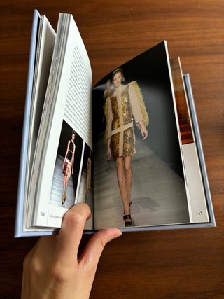Prada : la historia de la icónica casa de moda