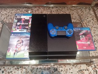 Play 4 de 1 tb con 3 juegos y un mando. 100€