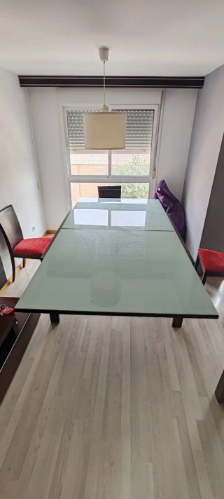 Mesa de comedor y sillas
