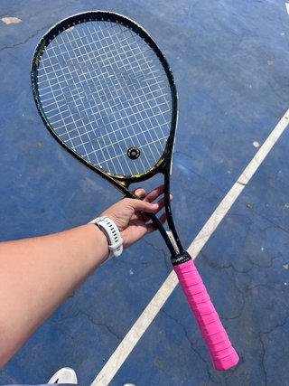 Raqueta tenis basica con grip Wilson rosa