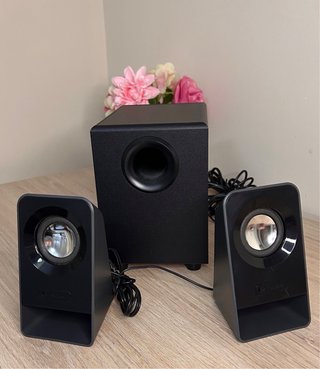 Altavoces Logitech Z213 2.1 con Subwoofer