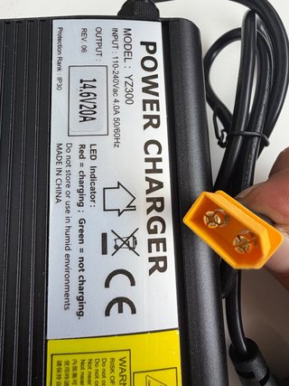 Cargador Batería YZ300 14.6V 20A