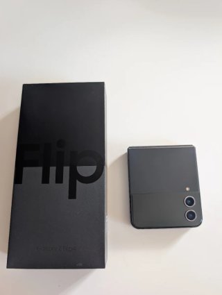 Samsung Z Flip 4 128GB - Schermo e Batteria Nuovi