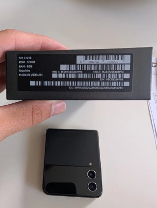 Samsung Z Flip 4 128GB - Schermo e Batteria Nuovi