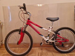 Bicicleta de niño muy bonita , de marca Monty.