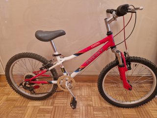Bicicleta de niño muy bonita , de marca Monty.