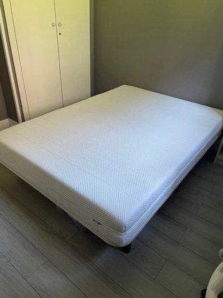 Colchón ÅKREHAMN y canapé BRASÖY de IKEA