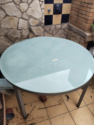 Mesa jardín Kettal redonda cristal y metal 6 pxs