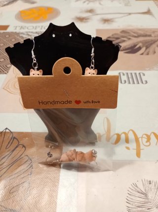 Orecchini cagnolino beige e argento