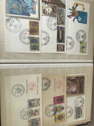 Italia, años 60. Álbum de sellos y postales