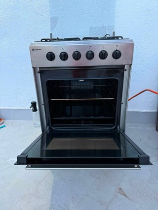 Cocina de gas Meireles de 4 fuegos con horno.
