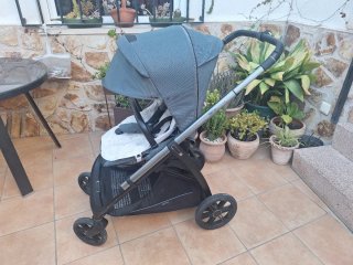 Carro de bebé verde marca Inglesina Aptica 2023