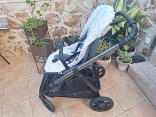 Carro de bebé verde marca Inglesina Aptica 2023