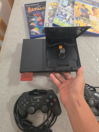 Play 2 completa , con dos mandos y cuatro juegos
